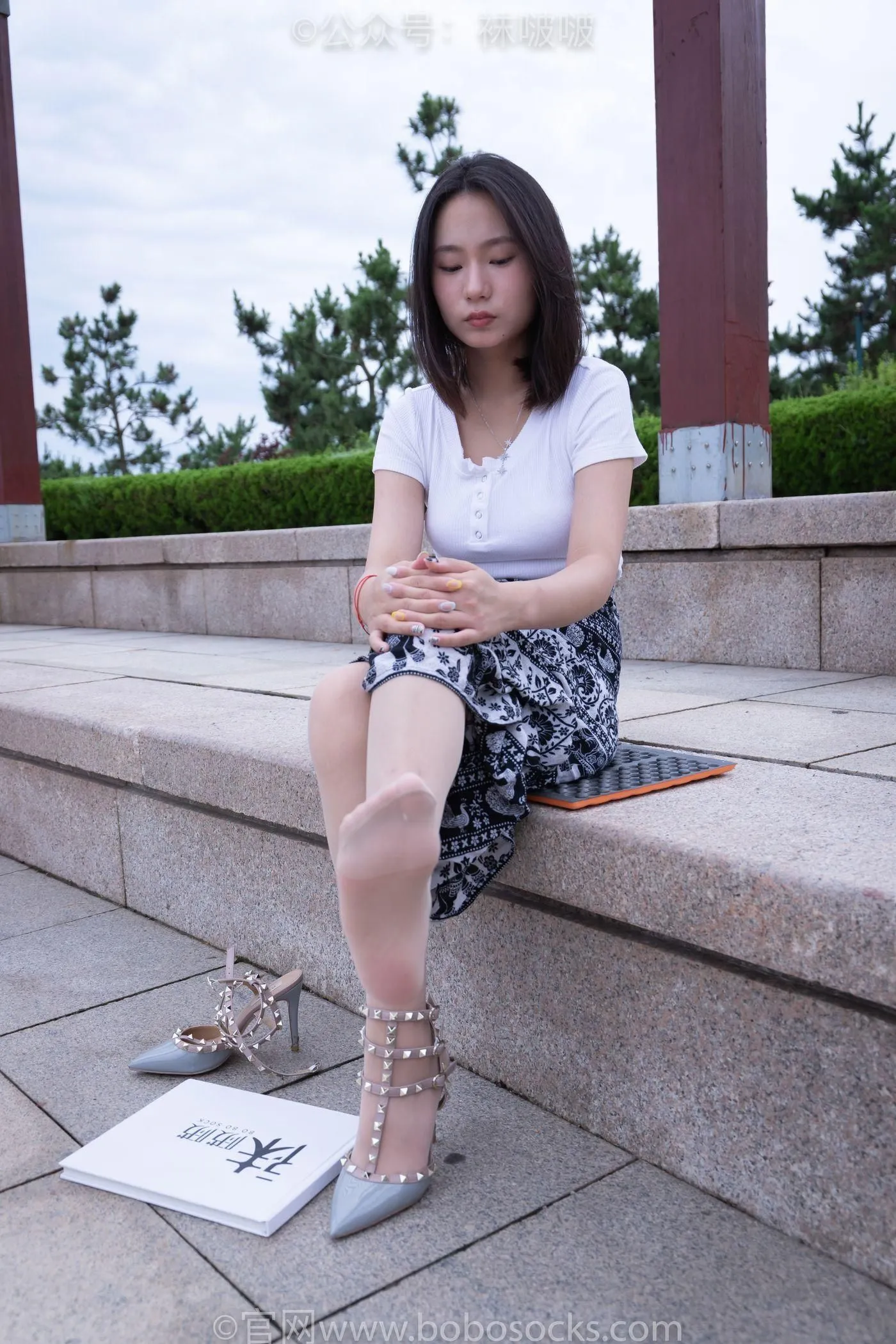 [BoBoSocks袜啵啵]NO.014 思思-华伦天奴高跟鞋、肉丝 [140P]插图3